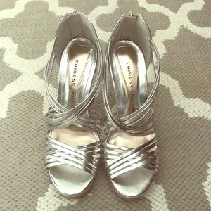 Chinese laundry silver metallic pump